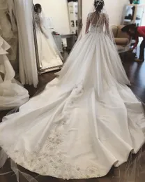 Abiti con treno di cappella in pizzo Sheer Neck Long Illusion Maniche Applique Bottoni Abiti da sposa Abito da sposa festa da sposa