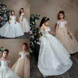 Pentelei 2019 blomma flicka klänningar för bröllop spaghetti utanför axeln lilla baby klänningar billig sweep train communion klänning