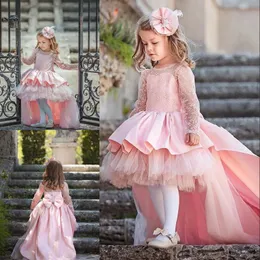 Lovely Hi-Lo Kwiat Girl Dresses Jewel Neck Koronki Z Długim Rękawem Łuk Toddler Korant Suknie Puszyste Wielopięciowe Satin Girls Pagews Suknie