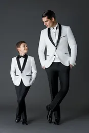 Brand New White Män Bröllop Tuxedos Högkvalitativ brudgum Tuxedos Black Shawl Lapel One Button Men Blazer 2 Piece Suit (Jacka + Byxor + Tie + Girdle)