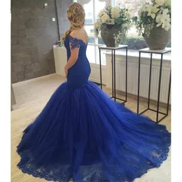 Elegant Royal Blue Perlen Mermaid Abendkleider von Schulterspitze Sweep Zug abgestuftet Tüll Prom Party Kleider Promi -Landebahn Kleid