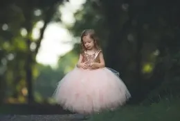Rosa toddler blomma flicka klänningar knä längd pageant prom party kappor ärmar pärlor kid formell gemenskapsklänning