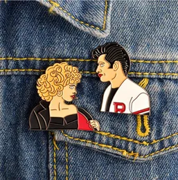 Popullar Alloy Brosch För Coat Sandy och Danny Kvinnor Män Figur Broscher Pins Smycken Resultat Fit Jeans Kina Gratis frakt