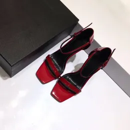 Przyjazdy 2022 sandały lakierki dreszczyk emocji obcasy kobiety unikalny projektant szpiczasty nosek sukienka buty ślubne seksowne buty litery sandalsbox na obcasie