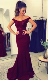 Off The Ramię Burgundy Druhna Dresses Elastyczna Satin Sheer z aplikacjami Cekiny Długie suknia ślubna Druhna Dress