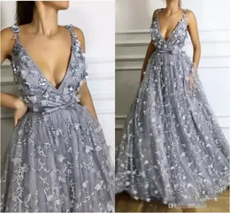 2020 Silver Grå Prom Klänningar V Neck Lace 3D Blommor Applique Beaded Evening Gowns Arabiska Långa Spaghetti Straps Special Occasion Dress