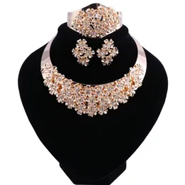 Set di gioielli con perline africane Set di orecchini con collana di fiori da sposa in cristallo per le donne Set di gioielli da sposa di lusso di Dubai