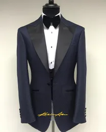 Kostym Homme Mariage 2018 Peaked Lapel One Button Man Groom Formellt Slitage Bröllopskläder för män Tuxedos Terno Branco 3 stycken Män