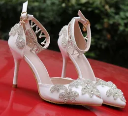 Luxury Crystal Bröllop Bröllopskor För Bruddesigner Rhinestones Högkvalitativa Kvinnor Designer Sandaler Billiga High Heel 9cm Pekad Toe