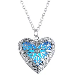 Nowy styl Europy i Amerykańska Biżuteria Hearts Hollow Heart Hollow Glow-in-Dark Naszyjnik Luminous Wisiorek Fashion Classic Declica