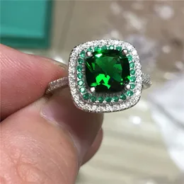 Kvinnor Mode 100% Real 925 Sterling Silver Rings 3CT Green 5A Zircon CZ Engagement Bröllopsband Ring för kvinnor Smycken Gift