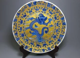 Çin'in eski el yapımı zarif süslemeleri - ejderha porselen tabak