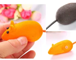 Squeaky möss mjuk bedårande kitty katt leksak mjuk gummi flockande mus färg varierar 10 bitar en pack300w