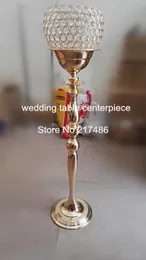 Uzun boylu düğün ayağı çiçek standı, koridor dekorasyon için gümüş veya altın tamam metal vazo centerpieces