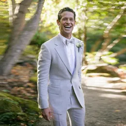 Senaste Design Två knappar Ljusgrå Bröllop Brudgum Tuxedos Notch Lapel Groomsmen Mens Middag Blazer Passar (Jacka + Byxor + Tie) No: 1659