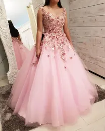 2019 Abito da ballo rosa rosa Abiti Quinceanera Scollo a V Fiori 3D Applique in pizzo Perline Backless Sweep Train Sweet 16 Party Prom Abiti da sera