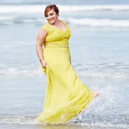 Amazing Yellow Plus Size Lace Prom Dresses Sheer Plunging Neck Beaded Evening Gowns A Line Floor Length Formal Dress