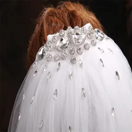 2018 Hot Sale Lång Bröllop Bröllopsleys Lace Pärlor Kristaller Appliques Edged Exquisite Bridal Veils Brudtillbehör