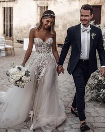Sweetheart Bröllopsklänningar A-Line Floral Applique Lace Sheer Waist Backless Beach Wedding Dress Country Bridal Dresses 2019 Designer
