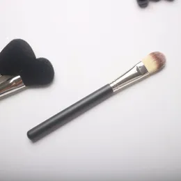 Fabryka Hurtownia Profesjonalne Nowe Szczotki Kosmetyczne M190 Płynne Fundacja Brush Makeup Single Foundation Cream Pędzle Darmowa Wysyłka