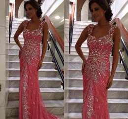 Luxury Tunga Kristaller Beading Prom Klänningar Skede Kolonn Beaded Straps Ärmlös Tulle Afton Party Gowns Sweep Train Coral Formell Dress