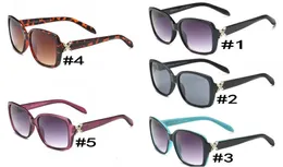 Neue Marken-hohe Qualitäts-Sonnenbrille-Frauen Sonnenbrille-Designer-Sonnenbrille UV400 quadratischer Rahmen Diamant-Sonnenbrille 4047 Modetrend MOQ = 10