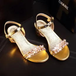 Sandali da donna in oro di moda di cristallo di lusso scarpe infradito di design per pantofole da donna scarpe da sposa estive da spiaggia con strass per la sposa