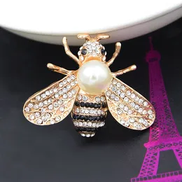 Fancy Gold Tone Stunning Crystals And Imitation Pearl Cute Bee Brooch Hot Selling Lovely Bee Collar Pin Visual Women Broaches