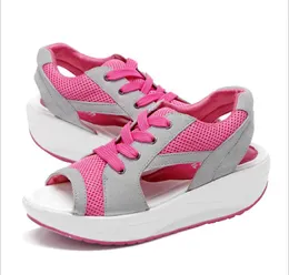 Marka Designer-Fashion Letnie Sandały damskie Dorywczo Sport Mesh Oddychające Buty Kobiety Ladies Kliny Sandały Platforma Koronkowa