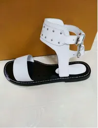 Hot Sale-Sdesigner Europa och Förenta staterna Ny plastkedja strandskor godis färg gelé sandals kedja platt botten ut sandaler35-44