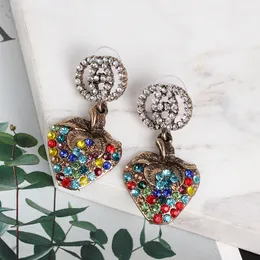 Fashion-Tulip Levande Jordgubbsform Örhänge 2 Färg Välj Örhängen Kreativ Rhinestone Stud Örhänge Högkvalitativ mode