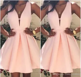 2019 Tanie Różowy Krótki V Neck Sukienka Cocktail Moda Mini Backless Club Nosić Homecoming Party Dress Plus Size Custom Make