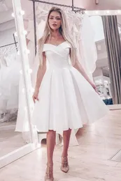 2019 Nowe zabytkowe krótkie suknie ślubne z ramion A-line satynowa długość kolana nieformalne suknie ślubne