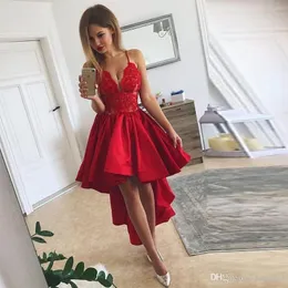 라인 새로운 섹시한 빨간 드레스 스파게티 스트랩 높은 낮은 공식 무도회 레이스 아플리케 파티 가운 맞춤형 멍청이 드 노이 바