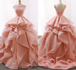 2020 Real Photo Coral Organza Quinceanera Klänningar Ruffles Ball Gown Prom Dress 2020 Beaded Bateau Lace-Up Robes de Soirée