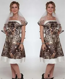 New Short Camo Bridesmaid Dresses Strapless En Linje Knä Längd Satin Garden Land Brudklänningar Bröllop Gästklänningar Skräddarsy