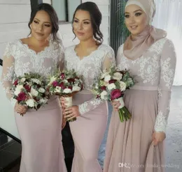 2019安い白いレースの花嫁介添いドレス長袖イスラム教徒の庭の正式な結婚式のパーティーのゲストメイドの名誉ガウンプラスサイズの習慣