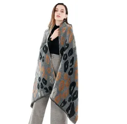 Grossist-ny mode europeisk och amerikansk stil leopard kamouflage mjuk höst och vinter vindtät varm imitation cashmere damer ärr