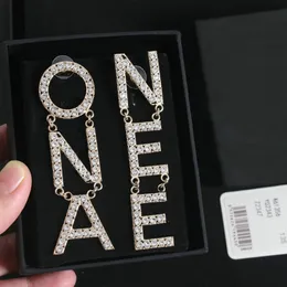 Mieć mody Letter Hoop Diamond Podwójne złote kolczyki Aretes Orecchini dla kobiet Party Miłośnicy ślubu
