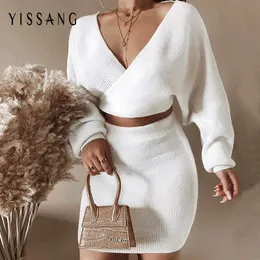 Yissangエレガントセーター2女性vネック長いランタンスリーブクロップトップとショートスカート2ピースセットフェム秋の服