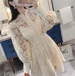 Modna sukienka na wybiegu Kobiety jesień 2020 Haft Haft puste białe sukienki Elegancka koronkowa sukienka z długim rękawem