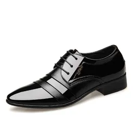 Oxford Formalne skórzane buty dla mężczyzn wskazywała suknia wieczorowa Designer Buty Mężczyźni Czarne Oficjalne buty dla mężczyzn Moda Zapatos de Charol Hombre