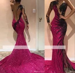 Neue Fuchsia mermaid Prom Kleider Rückenlose Pailletten einer Schulter Langarm schwarze Applikationen Sweep Zug Afrikanische Party Abendkleider