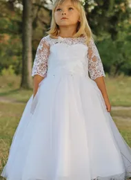 ファッションホワイトフラワーガールドレスハーフスリーブふわふわの誕生日ガウンのための美しさの聖なる聖体拝領の花の女の子のドレス
