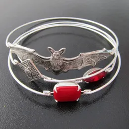 Wholesale- Women Retro Simple Exquisite Symbolic Cute Little Bat Bangle Bracelet Wristband Beautiful Halloween Bracelet Animal Jewelry Gift