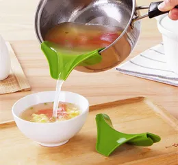 Multifunktion Foodgrad Silicone Slip On Pour Toupt Clip på Single Pouring Tute för Pannor Skålar Köksverktyg ST113