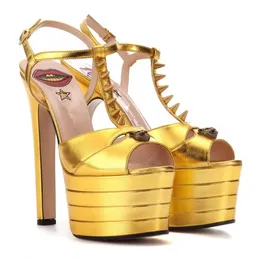 Nakliye CM Ücretsiz Platform Çivili Perçinler Sandalet Kadın Çizgili Metalik CM Topuklu Pompalar Patent Peep Toe Düğün Ayakkabıları Mary Jane Gold