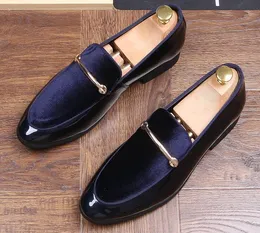 Vintage Designer Men Veet Shoes Loafers glider på Mens Patent Leather Dress Men's Flats Wedding and Party Shoes Plus Size S 's