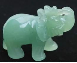 Nuova piccola statua di elefante intagliato in giada verde cinese