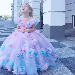 Kolorowa Suknia Balowa Kwiat Girl Sukienki Dla Ślubu 3D Appliqued Pagewant Suknie Bateau Neck Sweep Pociąg Tulle Pierwsza Komunia Sukienka